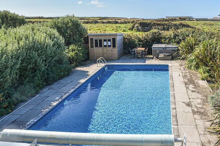 Holiday rental for 6 people, with hot tub and garden in Sennen Cove