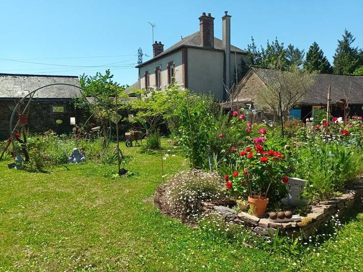 Gîte pour 2 personnes, avec Terrasse et Jardin ainsi que Piscine et Vue dans Ombrée-d'Anjou