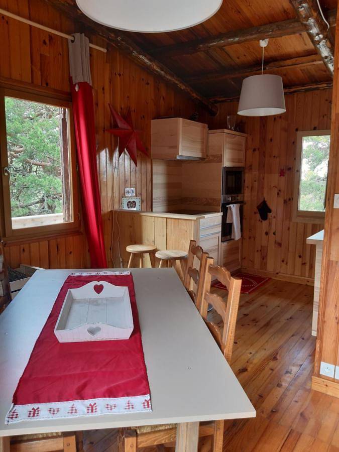 Location de vacances pour 5 personnes, avec Terrasse ainsi que Jardin et Vue dans Station du Mont Serein - 3