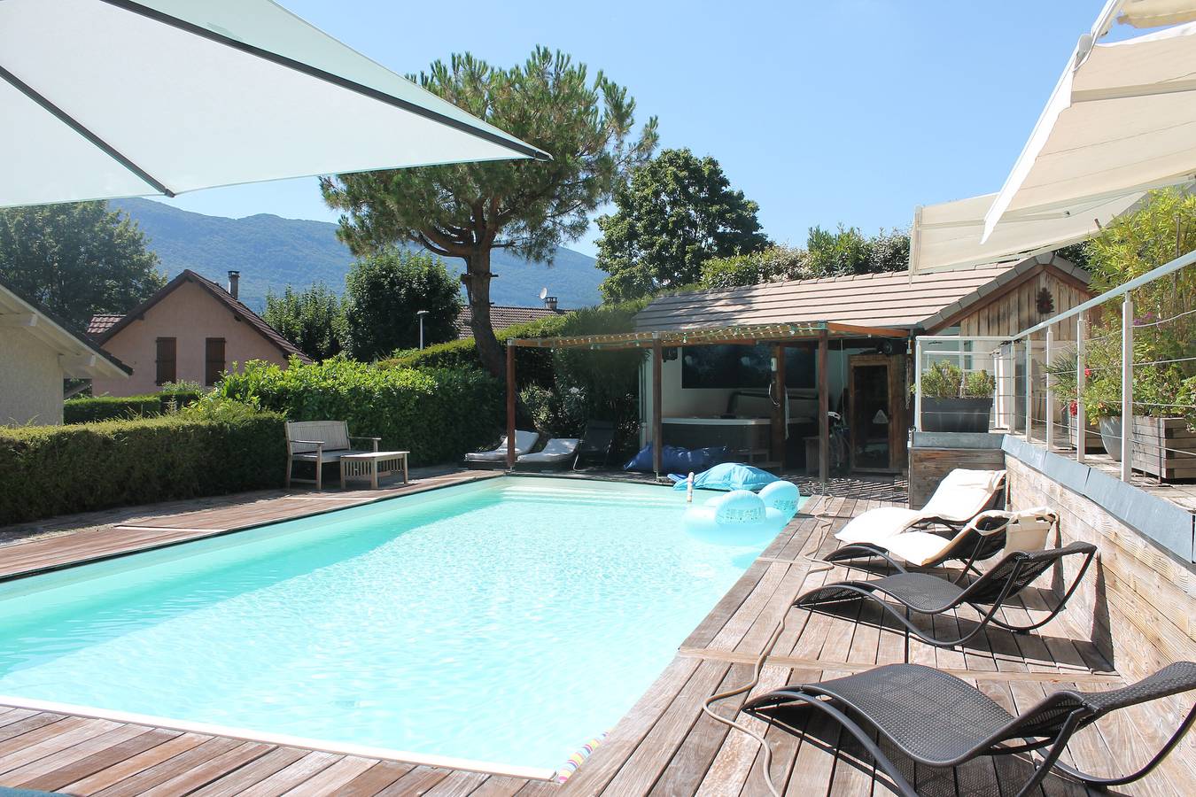 Ganze Wohnung, Appartement 'Im Herzen der Riviera des Alpes' mit Seeblick, Gemeinschaftspool und Wlan in Brison-Saint-Innocent, Chambéry und Umgebung