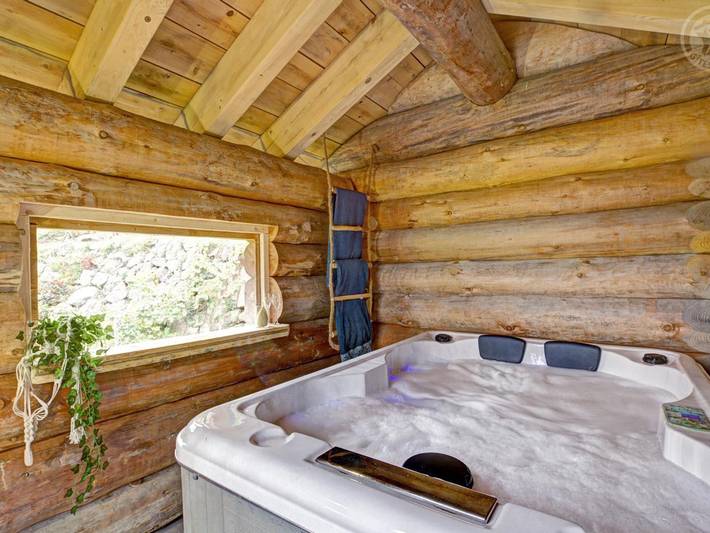 Casa Rural Encantadora con Jacuzzi en los Montes del Forez in Saint-Jean-Soleymieux, Montbrison