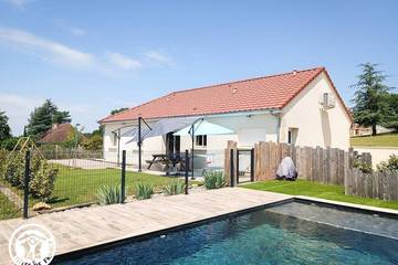 Gîte pour 6 personnes, avec piscine ainsi que jardin et sauna à Alvignac