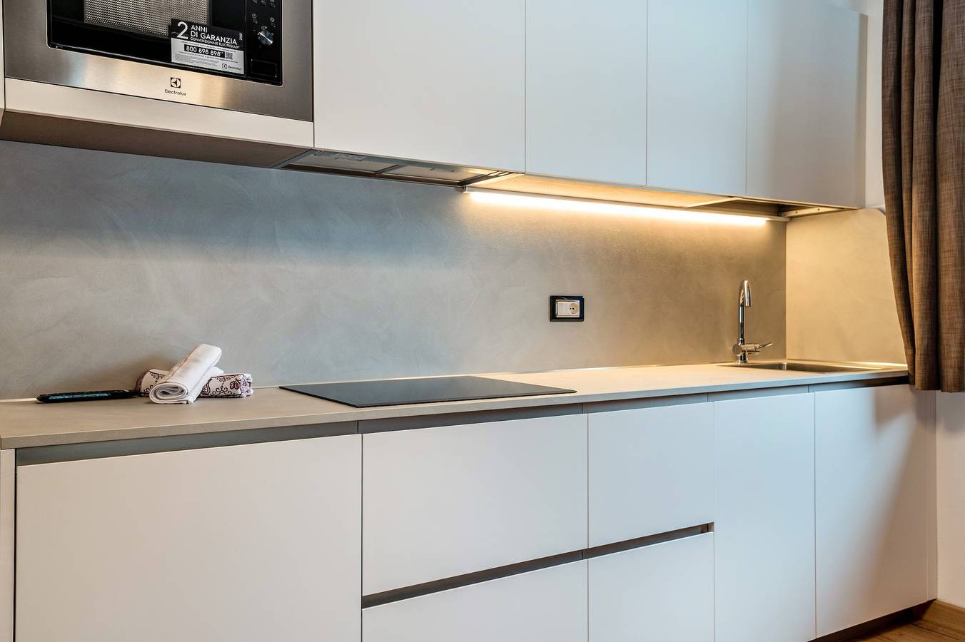 Appartamento intero, "Kamerloy Apartments - B" con vista sulle montagne, Wi-Fi, balcone e giardino in Campitello di Fassa, Dolomiti Superski