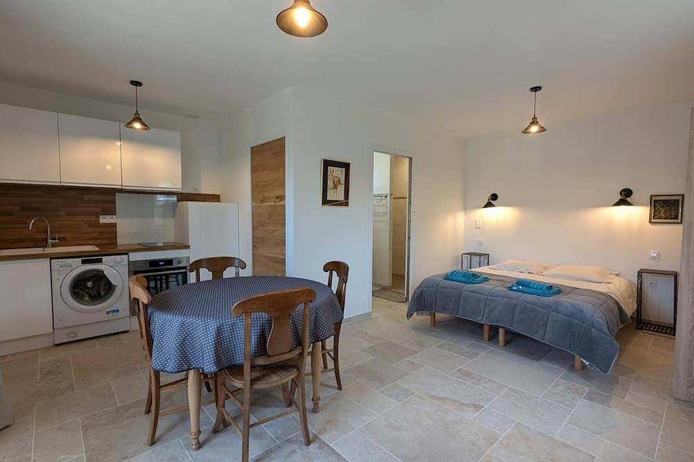 Appartement entier, Studio moderne avec Wifi et parking à Baignes in Baignes-Sainte-Radegonde, Charente