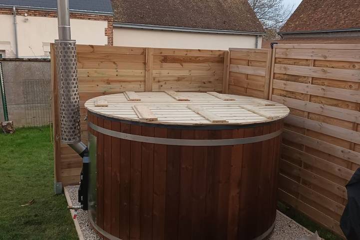 Location de vacances pour 8 personnes, avec jardin ainsi que terrasse et jacuzzi à Saint-Hilaire-sur-Yerre