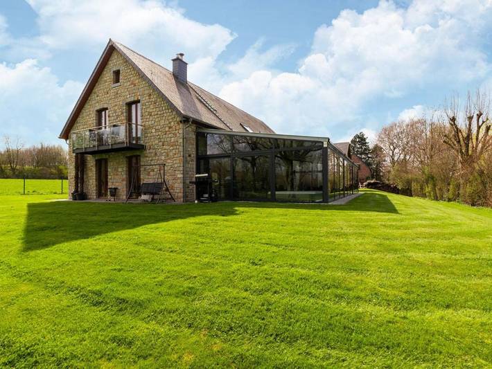 Location de vacances pour 8 personnes, avec Jacuzzi ainsi que Terrasse et Jardin à Welkenraedt