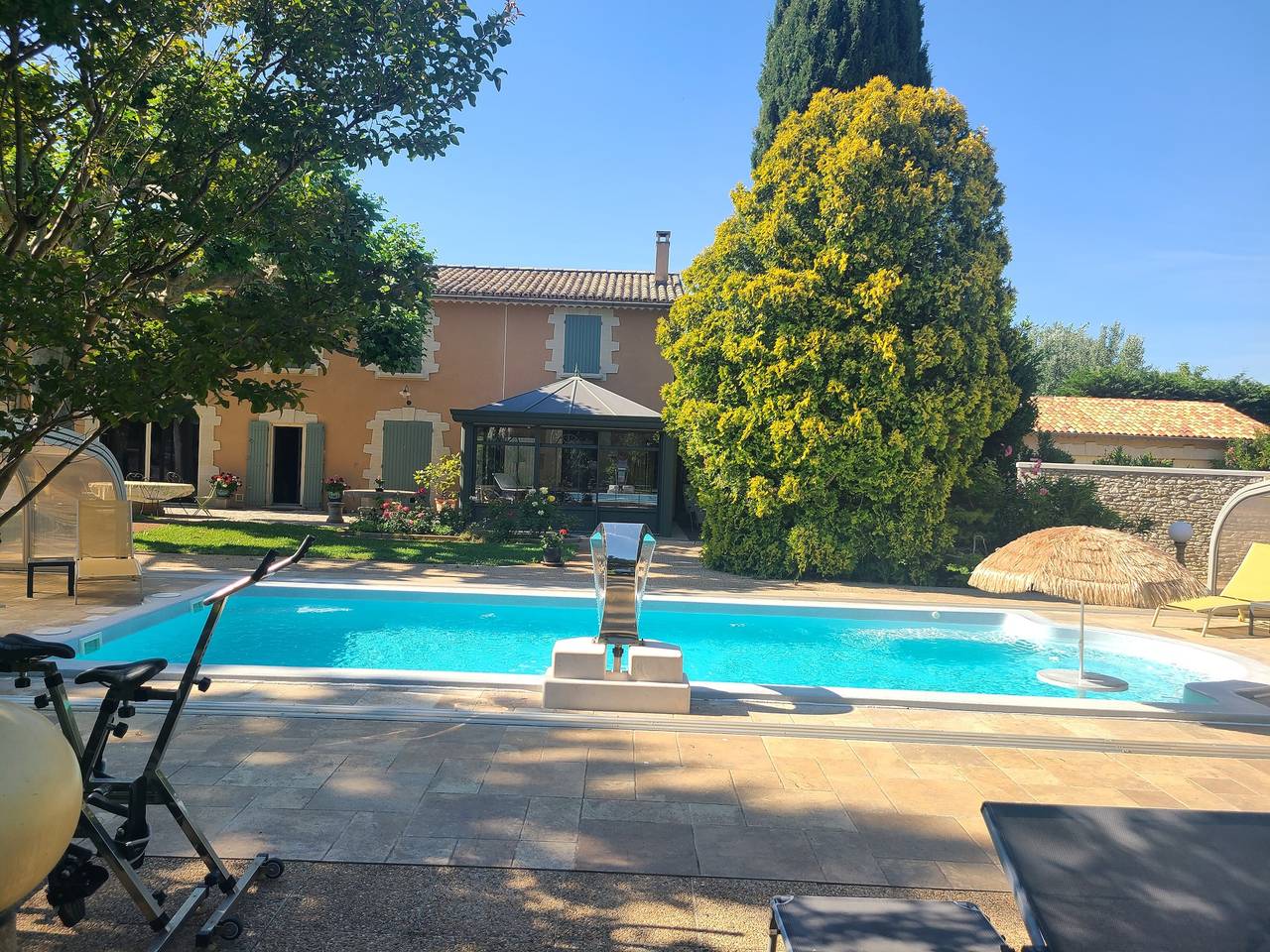 Ganze Wohnung, Romantischer Rückzugsort mit Pool in der Provence in Le Thor, Vaucluse