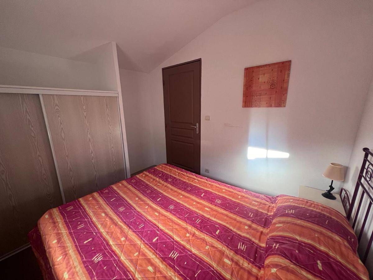 Appartement entier, Two-Bedroom Apartment in Gallargues-le-Montueux, Côte méditerranéenne (France)