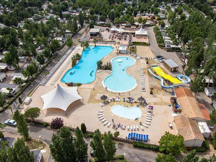 Camping pour 8 personnes, avec bassin pour enfant et jacuzzi