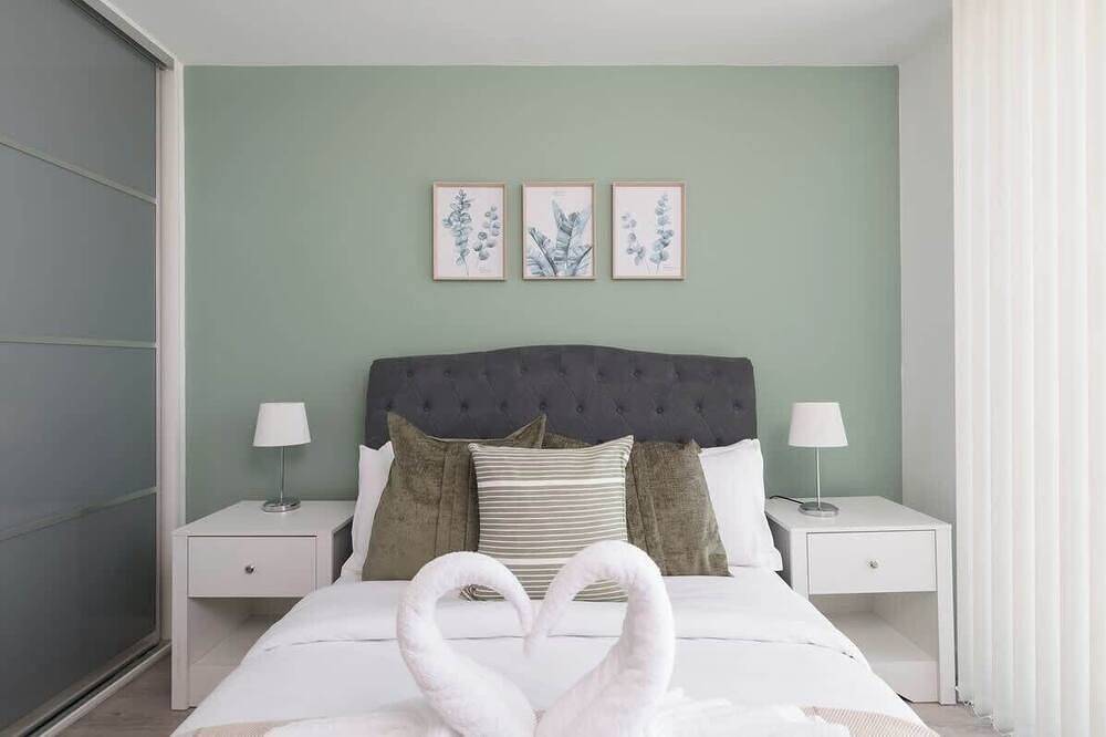 Entire apartment, 1-Bed | Breathtaking City Views + Free Parking in Milton Keynes, South East England