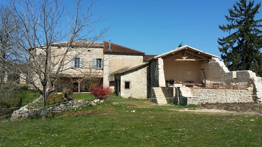 Gîte pour 2 personnes, avec Terrasse ainsi que Jardin et Piscine à Cahuzac-sur-Vère