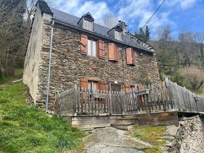 Location de vacances pour 8 personnes, avec terrasse et vue, animaux acceptés à Melles - 2
