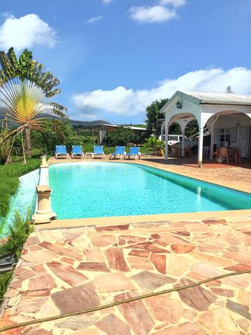 Cottage pour 6 personnes, avec piscine et terrasse à Le Carbet