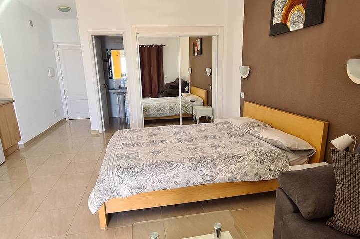 Appartement entier, Playa Paraiso ocean view studio - free wifi in Playa Paraíso, Adeje