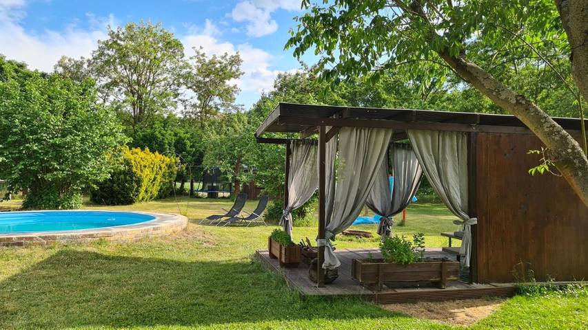 Ferienhaus für 6 Personen, mit Terrasse und Garten sowie Pool und Seeblick in der Dübener Heide