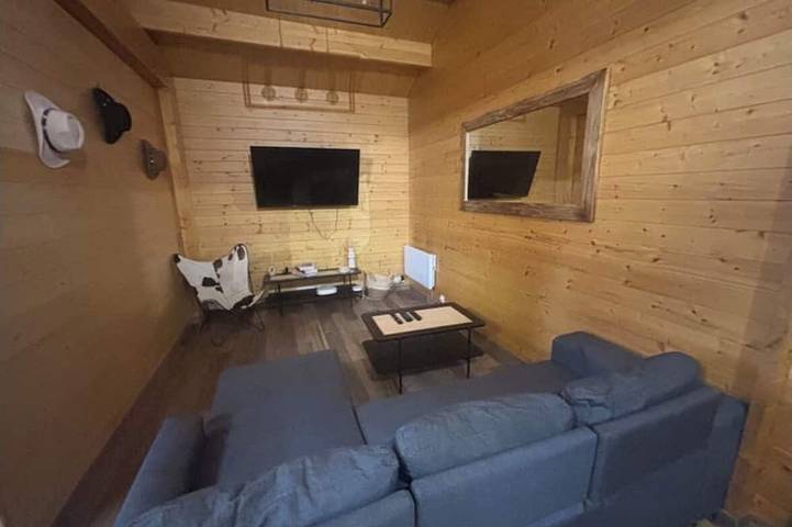 Chalet on private land with garden - 10 min from Disneyland Paris in Montévrain, Seine-et-Marne