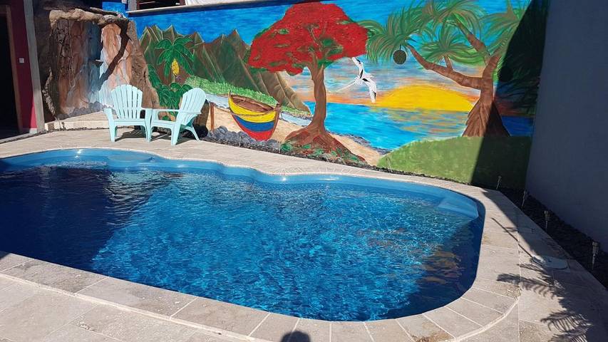 Gîte pour 2 personnes, avec terrasse ainsi que jardin et piscine à Bras-Panon - 2