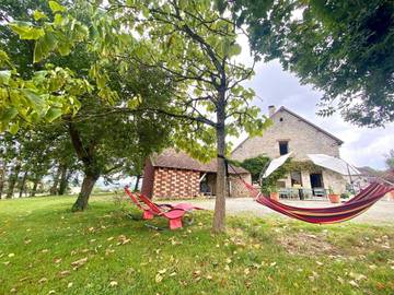 Gîte pour 12 personnes, avec jardin et terrasse à Moulins-le-Carbonnel