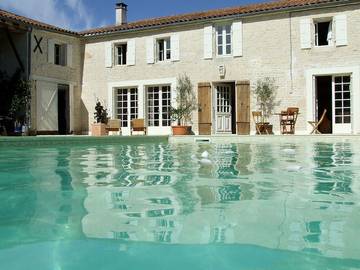Chambre d’hôte pour 2 personnes, avec piscine et jardin dans Virson