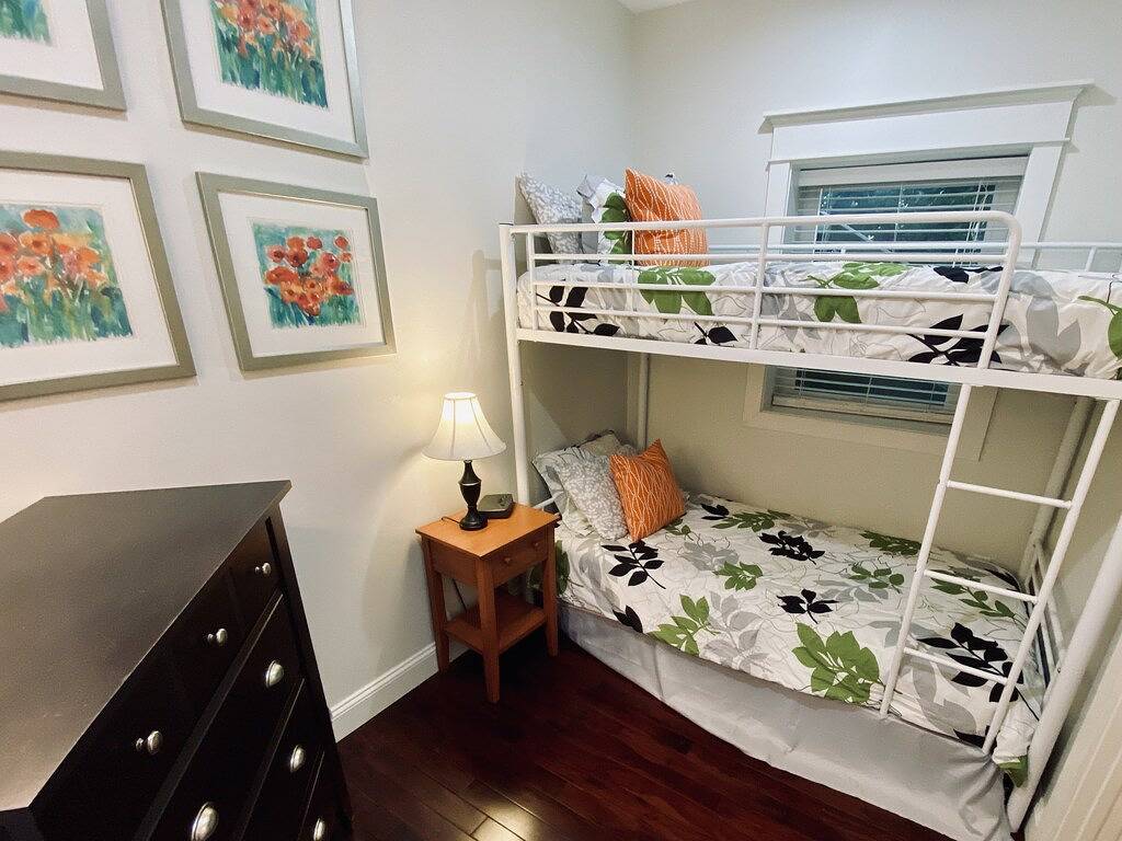 Ganze Wohnung, 20% Ermäßigung auf die Standardpreise bis Februar: Vollständig bestellte 2Bd / 1Ba Executive Suite in Tigard, Washington County (OR)