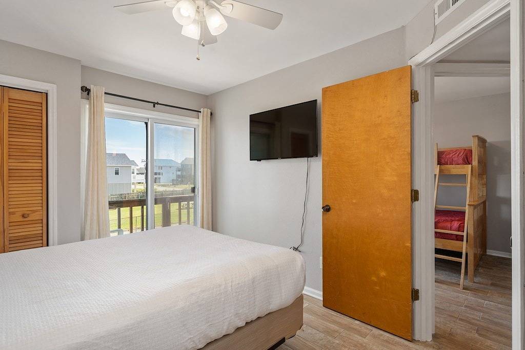 Ganze Wohnung, Station One's First Flight bei Station One 2 Schlafzimmer Standard Condo in Kill Devil Hills, Dare County