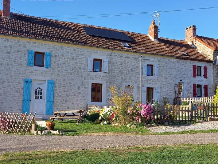 Location de vacances pour 5 personnes, avec Terrasse ainsi que Jardin et Vue dans Sainte-Thérence - 3