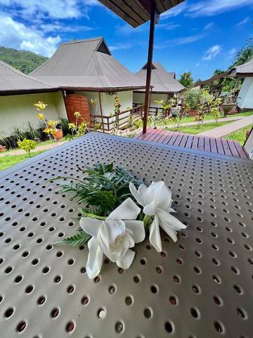 Cottage pour 3 personnes, avec vue ainsi que balcon et jardin dans Polynésie française