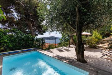 Villa pour 6 personnes, avec vue ainsi que jardin et piscine à Villefranche-sur-Mer