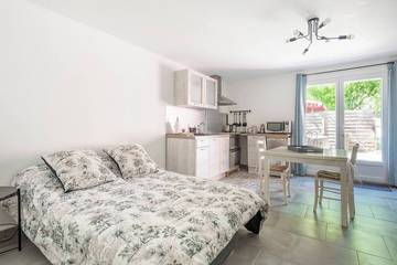 Gîte pour 2 personnes, avec terrasse et jacuzzi à Callas