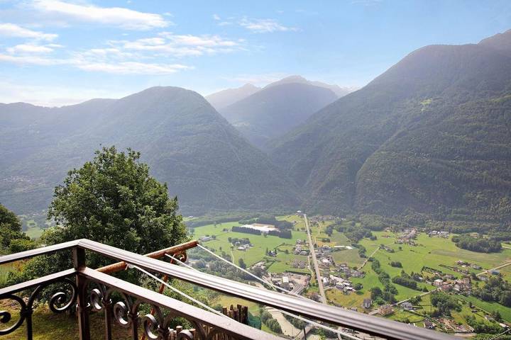 Location de vacances pour 2 personnes, avec jacuzzi et jardin ainsi que sauna et piscine à Teglio - 4