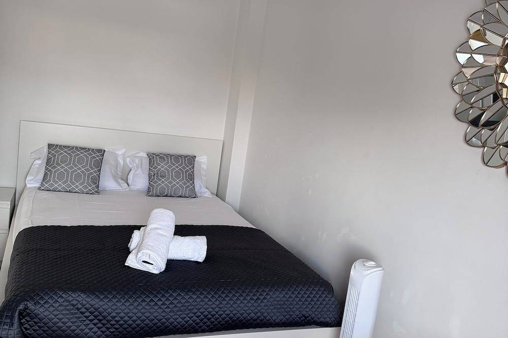Entire apartment, T2 apartment with private parking in Maurepas, Yvelines