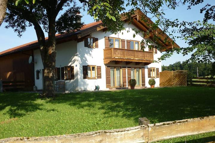 Ferienhaus für 10 Personen, mit Balkon und Garten in Oberpframmern