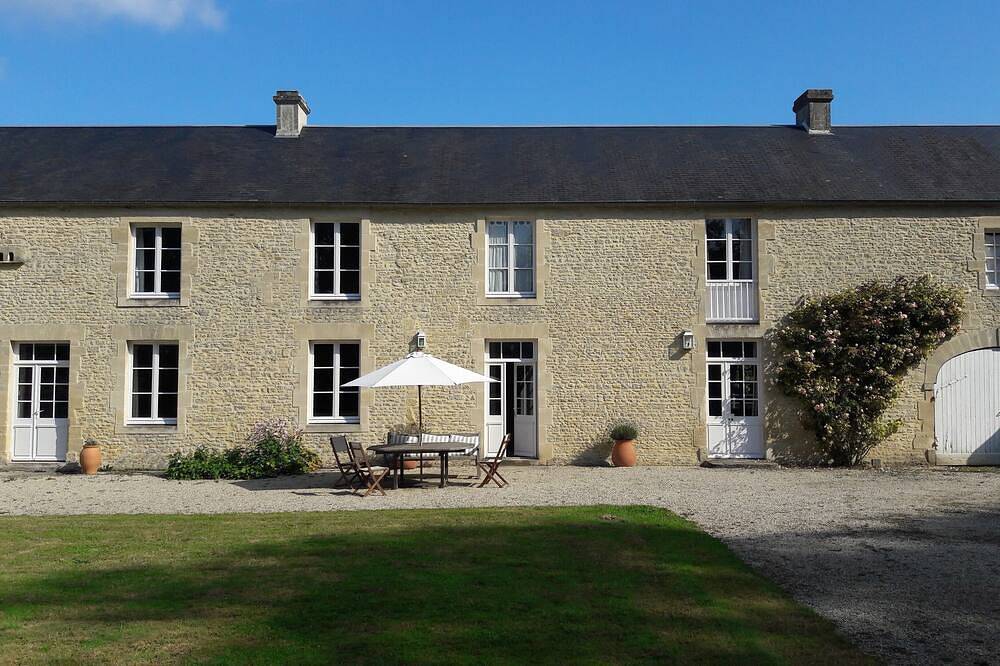 Vaste maison familiale, proche des plages du Débarquement. in Meuvaines, Région de Bayeux