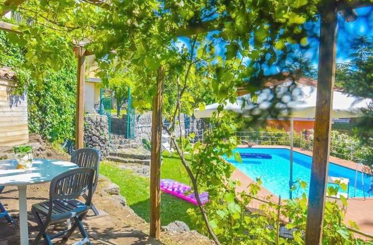 Location de vacances pour 10 personnes, avec jardin ainsi que piscine et vue, animaux acceptés à Pedara - 4