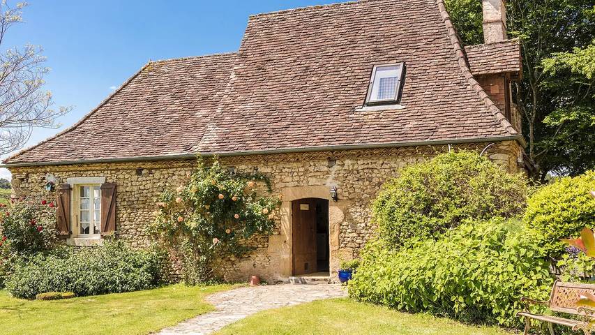 Ferme pour 23 personnes, avec piscine et jardin à Thenon