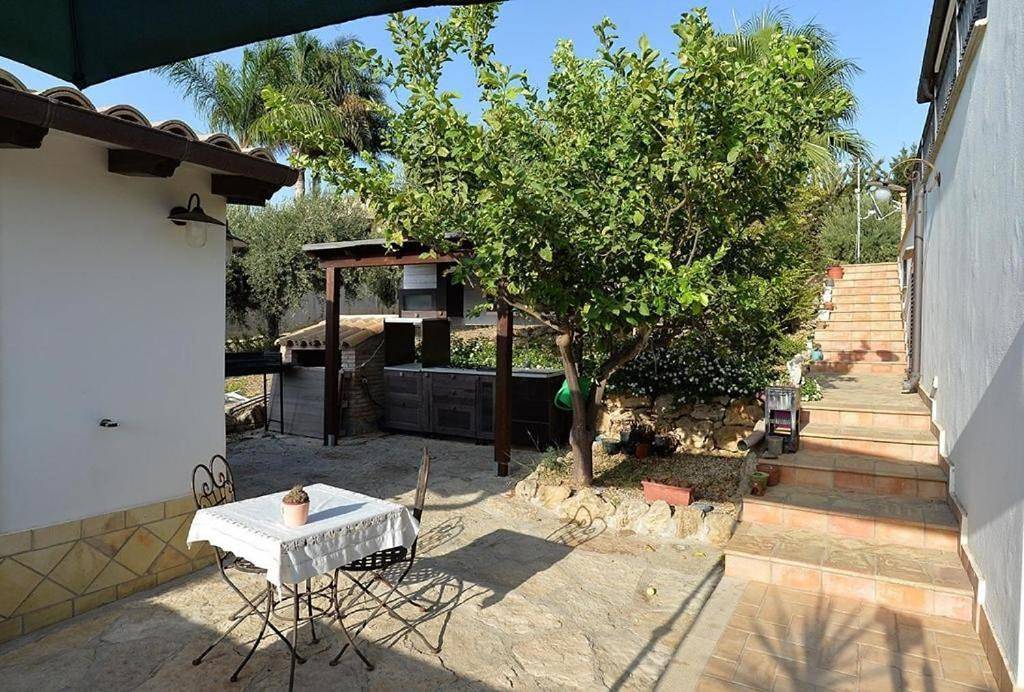 Ganze Wohnung, Three-Bedroom Apartment in San Leone, Agrigento