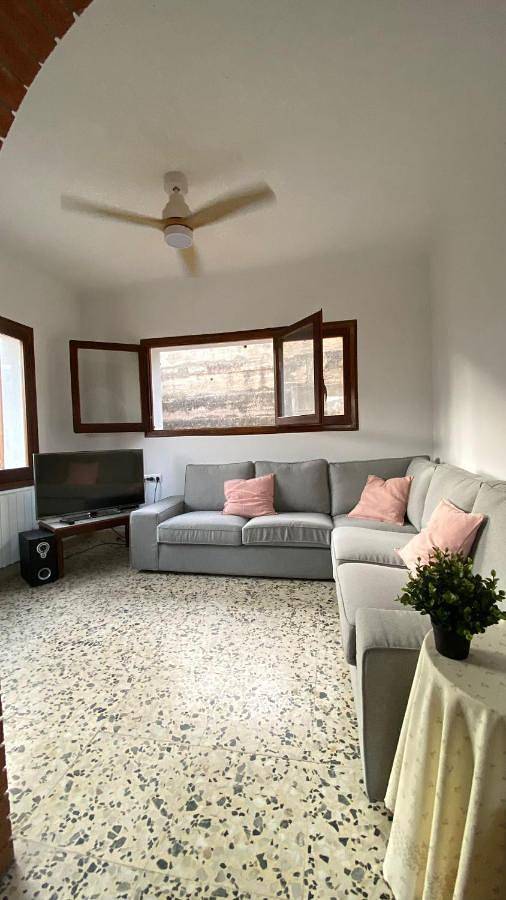 Casa rural para 9 personas, con Balcón y Terraza además de Jardín y Piscina en Viladecaballs - 4