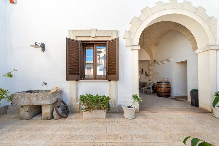 Geheel appartement, Appartement 'La Dimora Di Marco - Sole E Luna' met gedeeld terras, wifi en airconditioning in Melendugno, Provincie Lecce