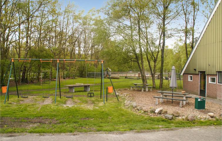 Ferienhaus für 12 Personen mit Garten in Drenthe