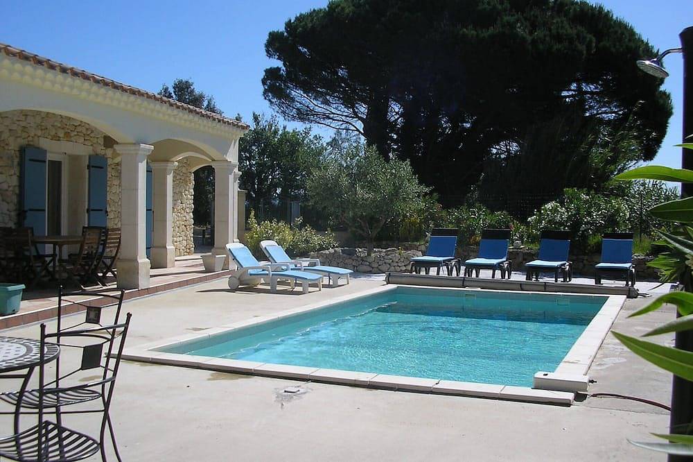 Maison individuelle de Caractère dans la Drôme Provençale climatisation/piscine. in Rochegude, Région de nyons
