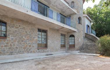 Gîte pour 6 personnes, avec jardin, animaux acceptés à Seillans