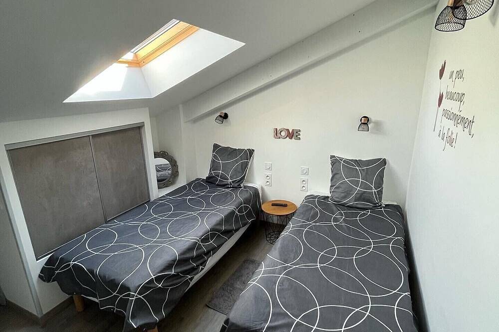 Furnished 3-star suburb house 800 m from the spa and 15 mn from the town center in Rochefort, Rochefort region