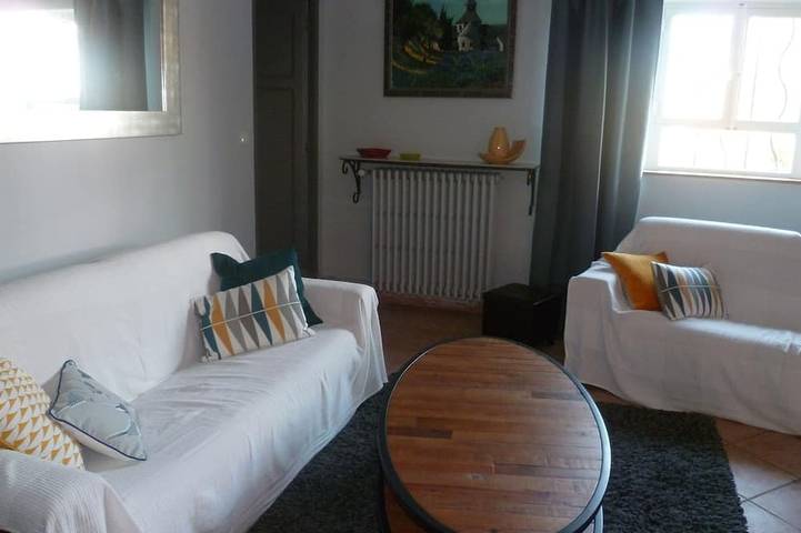 Appartement entier, Gîte 3épis bastide de 1850 avec piscine à débordement au sel in Eyguières, Région d'Arles