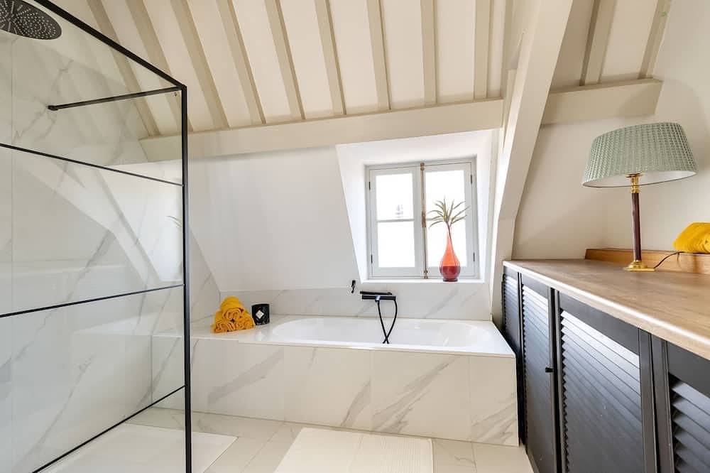 Ganze Wohnung, Unique Fully Furnished Apartment with A/C in Haarlem Centre in Haarlem, Niederländische Nordsee