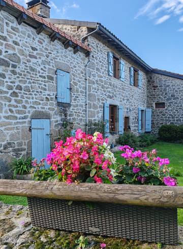 Chambre d’hôte pour 2 personnes, avec jardin dans le Cantal