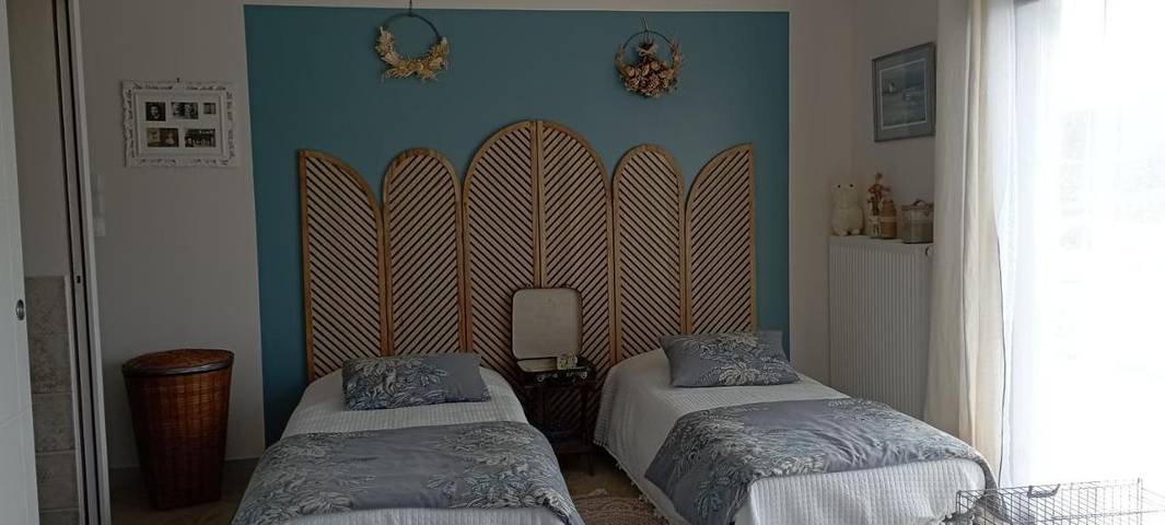 Gîte pour 2 personnes, avec jacuzzi ainsi que terrasse et jardin à Rots