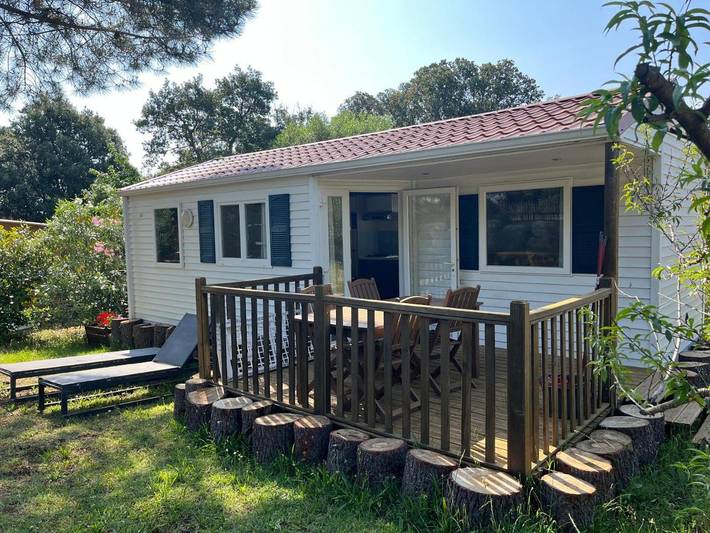Location de vacances pour 4 personnes, avec vue et jardin ainsi que terrasse et piscine à Sotta - 2