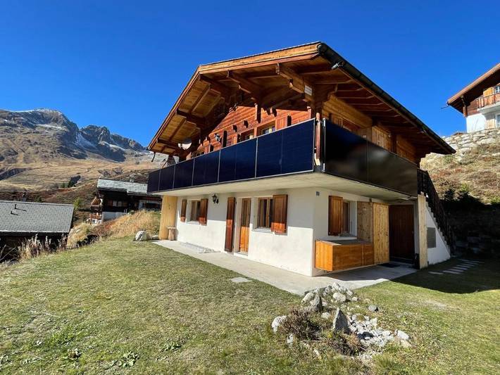 Ferienwohnung für 4 Personen, mit Balkon und Terrasse sowie Garten und Ausblick in Brig