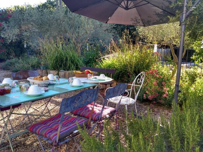 Ferienwohnung für 4 Personen, mit Terrasse und Garten sowie Pool und Ausblick