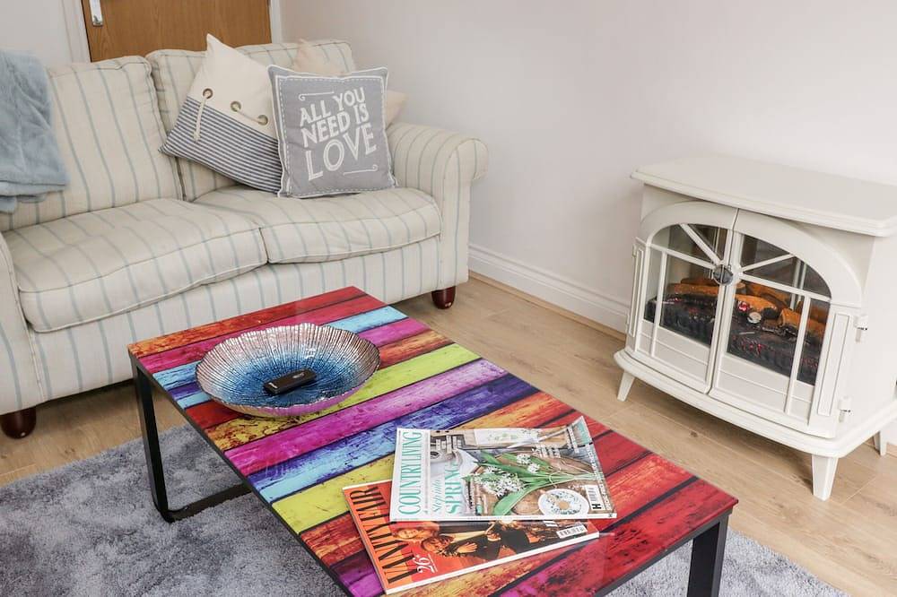 10 The Orchard, pet friendly, with a garden in Rhos-On-Sea in Rhos on Sea, Conwy region